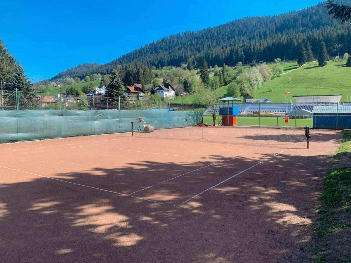 Vila Stadion Câmpulung Moldovenesc Esterno foto